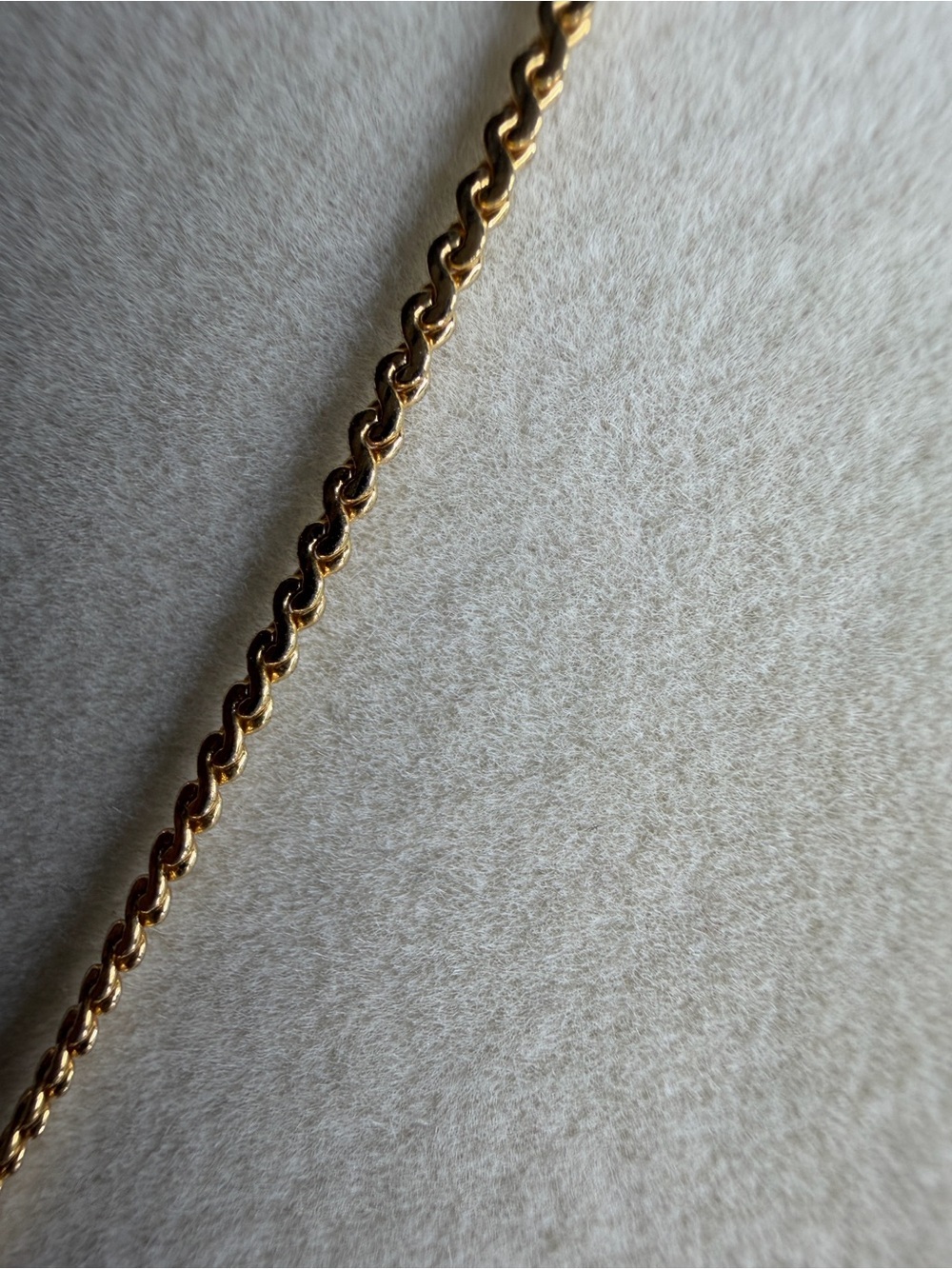 DIOR Dainty CD Logo Circle Pendant Necklace 17in - Picture 9 of 10